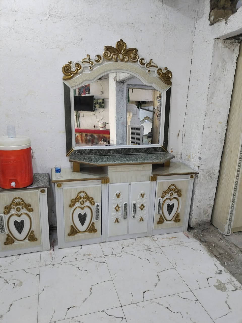 غرفه نجار البيع. جديدسعرمليون100تصال***********واتساب. ناصريه. مركز
