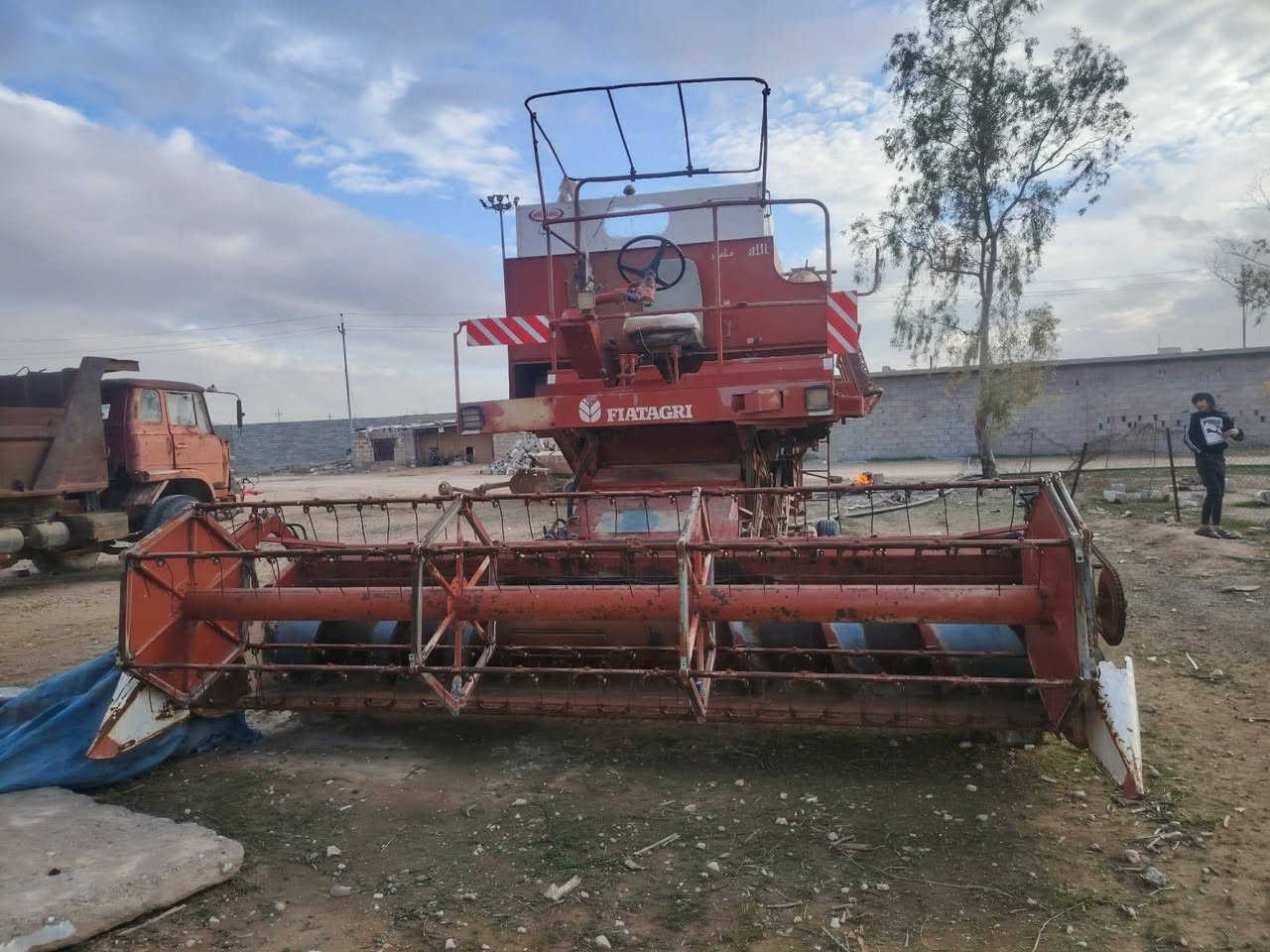 ثلاث حاصودات لل بيع كلوو شخال شرت رقم ***********اسيا    كورك ***********
