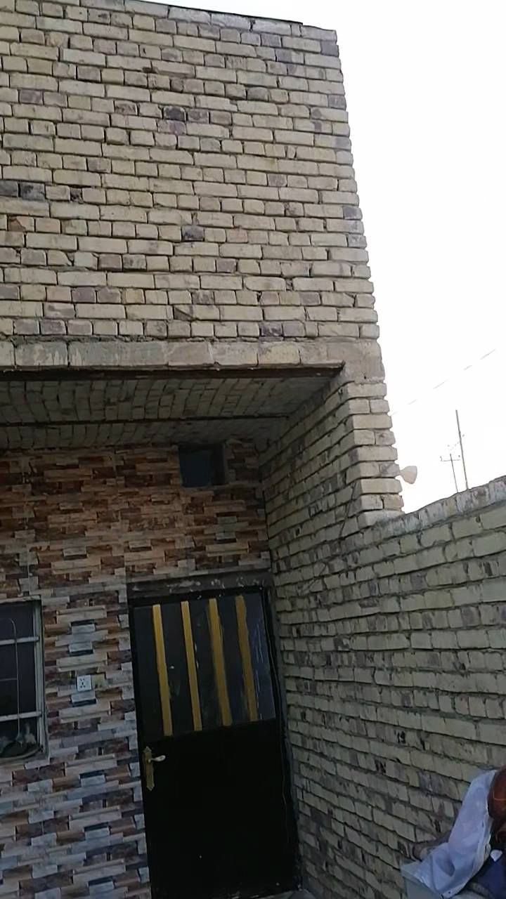 دار سكن طابو صرف
المساحة ٢٣٥ متر
البناء طابق واحد عكادة
المشتملات
استقبال وصاله ومطبخ وغرف نوم عدد ٢
ودرج وبيتونه
وممر كبير على شكل حرف L  
وحديقة
الموقع حي العسكري الثالث قرب المستوصف مباشر ثاني دار عن الشارع الرئيسي شارع ٣٠
السعر ٩٠ مليون
للاستفسار أكثر مراجعة مكتب التوكل للعقار الكائن في حي العسكري شارع ٣٠ او الاتصال والمراسلة على الواتساب على الرقم ***********
@إشارة
