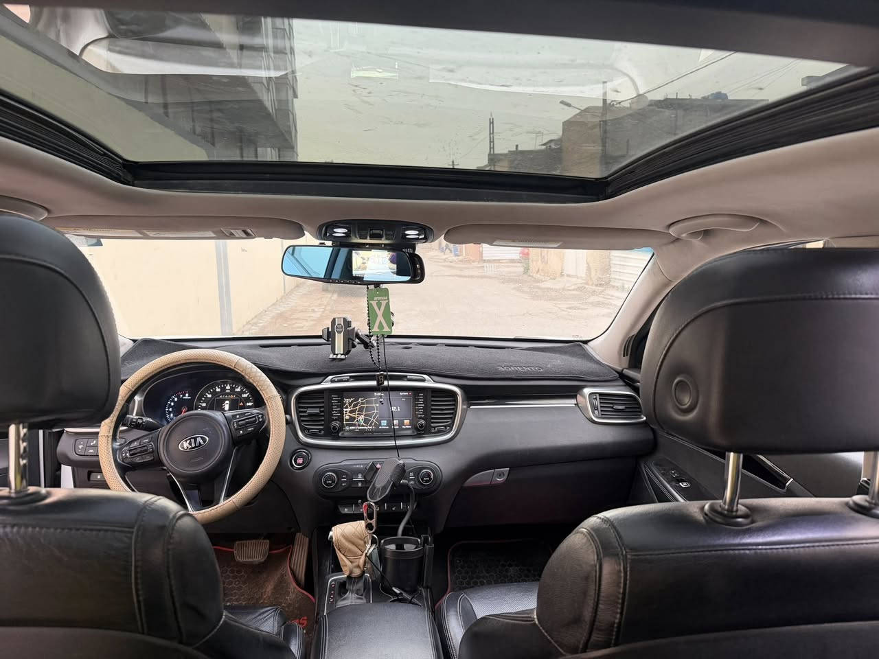 السلام عليكم للبيع سورنتو 2017 كلين سياره مكفوله بيهة بارد بدون صبغ سياره فول مواصفات  فتSX رقم مميز 240 لاستفسار ***********
