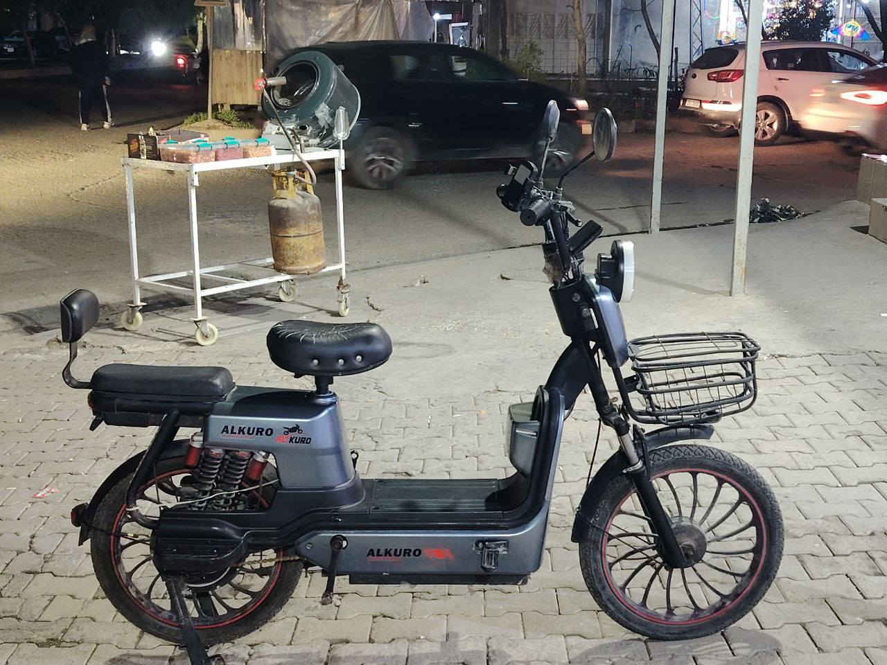 بايسكل شحن للبيع موديل 2024
اربع بطاريات دبل 3 كير سويج بصمه بايسكل نضيف كهربائيات شغال كامل بس بي بطاريات ضعيفات سعره 175 بي مجال تواصل خاص


**إذا كنت صاحب هذا الإعلان وتريد حذفه لأي سبب، رجاءا أرسل رسالة إلى الدعم الفني**