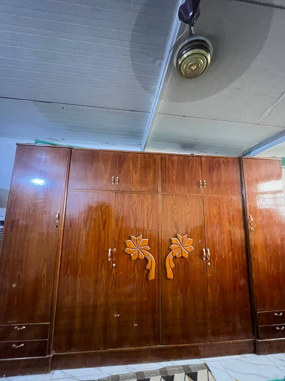 غرفه نوم مو  نضيفه مكانه بغداد زعفرانيه سعره 750.  
***********
