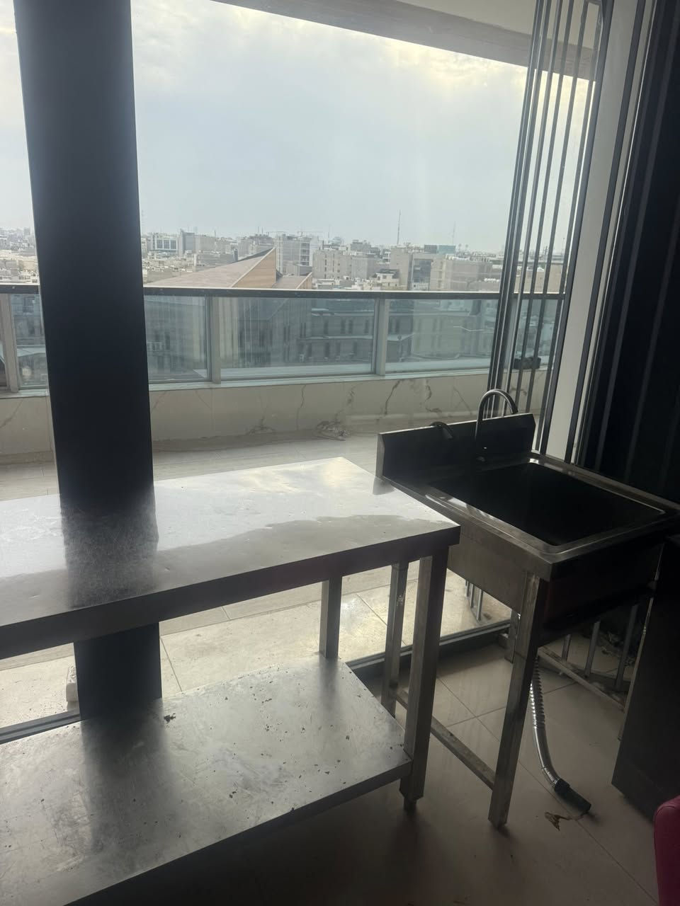 سنك وميز لبيع***********
