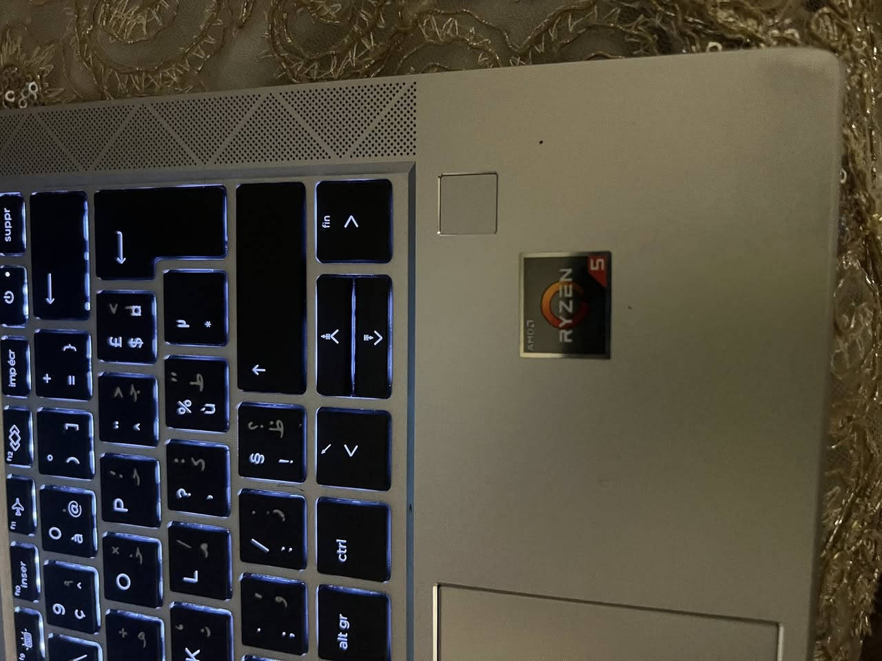 🔥 يعادل i5 الجيل الحادي عشر 🔥
🔥 للبيع HP EliteBook 835 G7 🔥

📌 المواصفات:
- Ryzen 5 PRO 4650U (6 كور 🔥)
- رام 8GB DDR4
- SSD 256GB سريع
- كرت شاشة Radeon
- شاشة 13.3 إنچ FHD
- Windows 11

🔐 الأمان:
- بصمة إصبع
- بصمة وجه
- قفل رمز

📊 الأداء:
جهاز سريع جداً مناسب للشغل والدراسة والبرمجة

💎 الجهاز نظيف وكلشي شغال 100%

💰 السعر:370الف)
📍 المكان: (بغداد)

📞 التواصل خاص
***********
واتساب موجود هم
