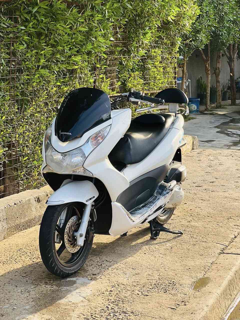 دراجه pcx جيل اول ياباني ماشيه 24 دراجه جديده تجي تفحص من باب البيت وتروح السعر 1300 وبيها مجال مكان بغداد حي النصر  رقم ***********
