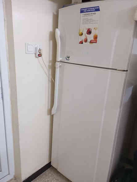 السلام عليكم ثلاجتين للبيع وبسعر مناسب ***********
