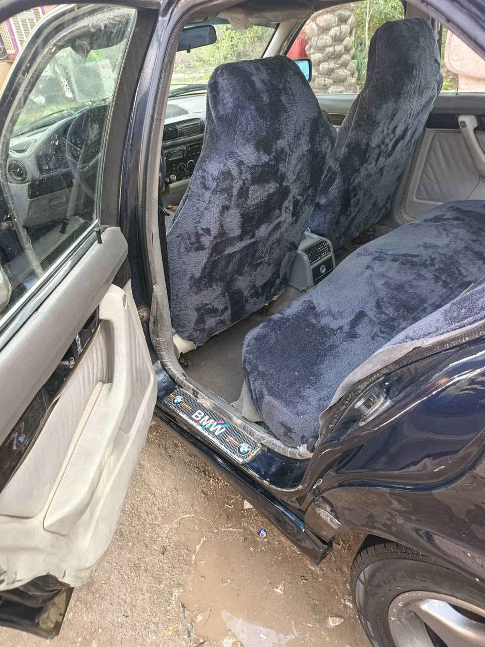 العنوان: BMW 1994 - وارد يابان - محرك فانوس مسكر
التفاصيل:
 متوفرة الآن بي أم دبليو بمواصفات ومميزات نادرة:
​الموديل: 1994.
​المحرك: محرك فانوس مسكر (بصمة)، أداء عالي وجاهزية تامة.
​الوارد: ياباني (قمة في النظافة والعناية).
​التبريد: شغال ثلج ❄️ (ما شاء الله).
​الكهربائيات: السيارة "فول كهربائيات" وكلها شغالة 
​الموقف القانوني: رقم بغداد، السنوية نافذة لغاية 2029، والمداور مباشر .
​الحالة: السيارة جاهزة 
​السعر: [54]
الموقع: [بابل.الهاشميه]
للتواصل: [***********]
