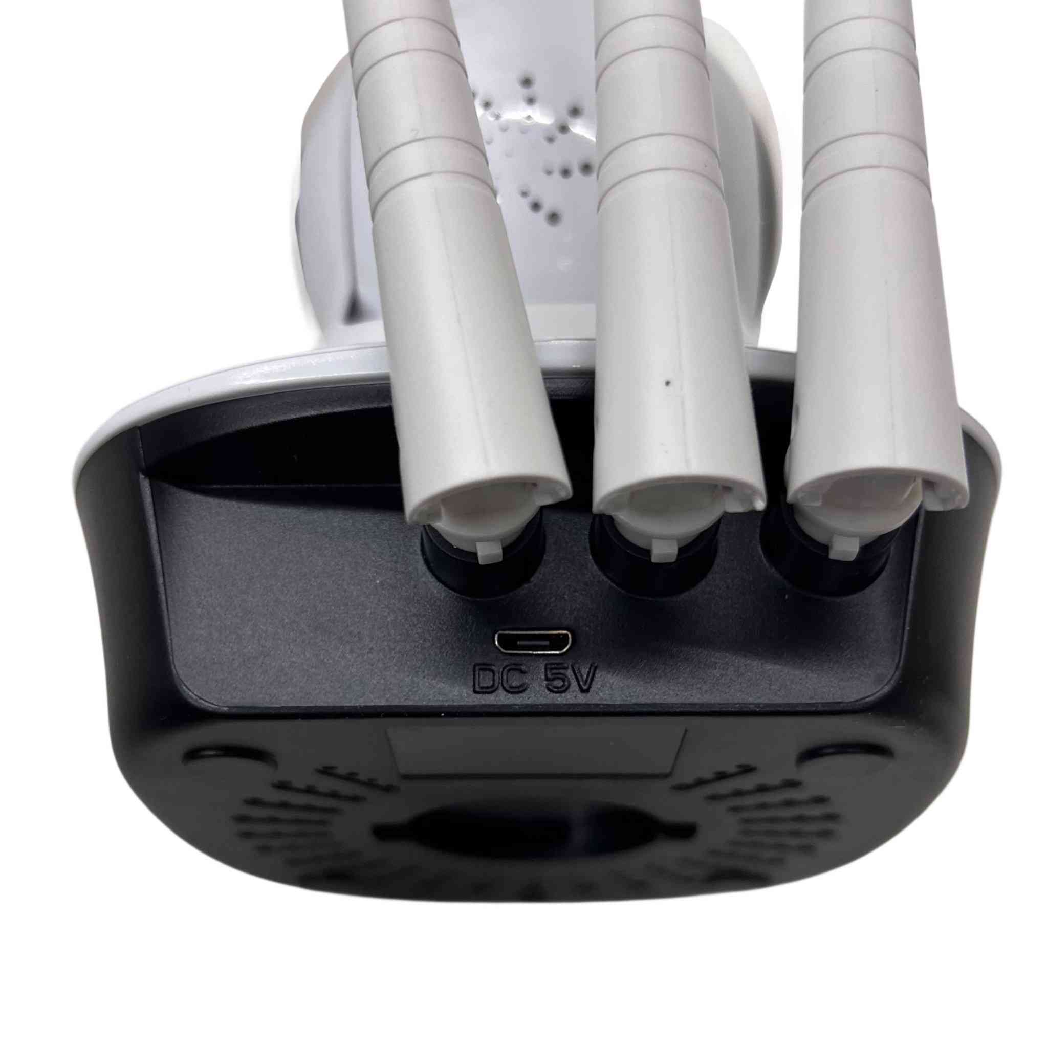 🔒 خلي أمان بيتك دايمًا بين إيديك!
كاميرا ذكية HD تتحرك 360° 👀، تواصل صوتي باتجاهين 🎤، ورؤية ليلية حتى 10 أمتار 🌙
تركيب سهل وتحكم مباشر من الموبايل 💡
أمانك أولويتنا!

كاميرا المراقبة الذكية Z-3063 بدقة HD مع خاصية التحريك والاتصال اللاسلكي

• حل أمني متكامل وذكي لمراقبة منزلك أو مكتبك مباشرة عبر الهاتف المحمول من أي مكان في العالم.

• تصوير عالي الدقة (HD) يضمن لك رؤية تفاصيل واضحة بفضل مستشعر CMOS المتقدم.

• تغطية شاملة للمكان بفضل محرك داخلي يسمح بتحريك الكاميرا بزاوية 355° أفقياً و120° عمودياً.

• تواصل صوتي باتجاهين تتيح لك سماع ما يدور في المكان والتحدث عبر الكاميرا مباشرة.

• رؤية ليلية متطورة مدعومة بـ 11 صمام IR LED لتوفير رؤية واضحة في الظلام الدامس لمسافة تصل إلى 10 أمتار.

• سهولة التثبيت والاتصال تدعم الاتصال اللاسلكي (Wi-Fi) أو السلكي (Ethernet) مع ميزة إعداد WPS السريع.

المواصفات:
• جودة الفيديو: تدعم دقة 1080p / 640360 / 320240.
• المستشعر: 1/4 CMOS Sensor.
• زوايا الحركة: 355° درجة أفقياً و 120° درجة عمودياً.
• الرؤية الليلية: نظام IR-cut مع 11 وحدة IR LED بمدى 10 أمتار.
• الاتصال: يدعم Wi-Fi (IEEE 802.11b/g/n) ومنفذ إيثرنت RJ-45.
• التخزين: تدعم بطاقات الذاكرة من نوع Micro SD (TF Card).
• الطاقة: مزود طاقة خارجي DC 5V/2A.
• استهلاك الطاقة: 5 واط (كحد أقصى).
• بيئة العمل: تتحمل درجات حرارة من 0° إلى 55° درجة مئوية.

محتويات العلبة:
• كاميرا المراقبة الذكية (Intelligent Camera).
• قاعدة تثبيت (تسمح بالتركيب على المنضدة، الجدار، أو السقف).
• دليل الاستخدام السريع.
راسلنا وشتري راحت بالك واتساب ***********
او ماسنجر على الصفحه وبخدمتكم
