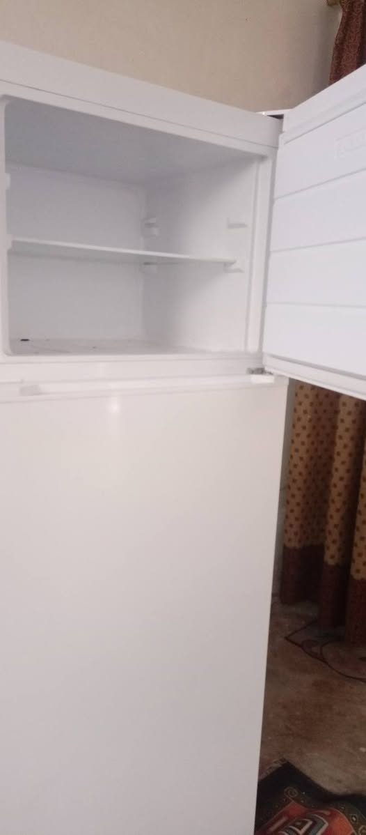 ثلاجه للبيع كوري مستخدمه شي السعر خاص او على رقم ***********
