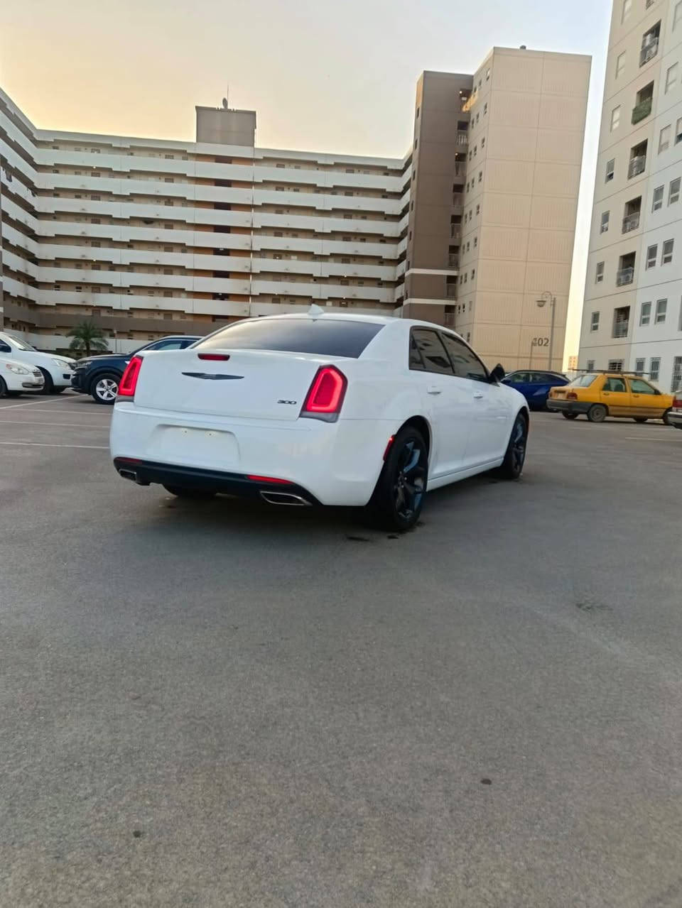 السلام عليكم للبيع كرايسلر  TOURING C300 جديده جدآ على وضع الزيرو رقم بغداد الدولي بسمي
#موديل_2023  اصل 
#محرك_V6_3600 تو ويل 
#ماشية_(19) الف 
#اللوحة بغداد بسمي 
السياره بدون حادث فقط شبر بل سكن الأيمن وبارد بجاملغ الايسر والبنيد بارد قليل حادث فقط بارد مكفوله من فتح برغي 
للاتصال ***********
