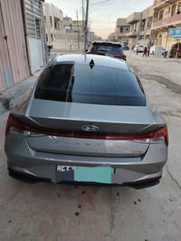 للبيع ٢٠٢٣ هايبرد امريكي ماشيه ٢٨ الف مكينه ١٦٠٠ حادثها باب خلف مبدل و...