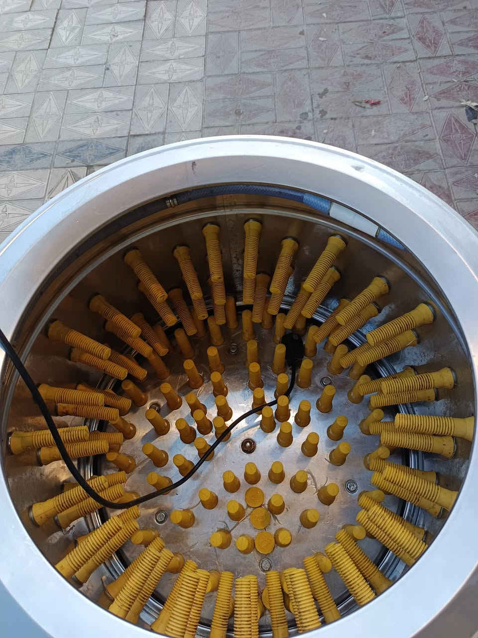 السلام عليكم ورحمه الله 
هلاسه جديده لبيع 
ب 300 وبيها مجال 
مشتغل بيها رفعتين فقط 
ناصرية حي اريدو 
***********
