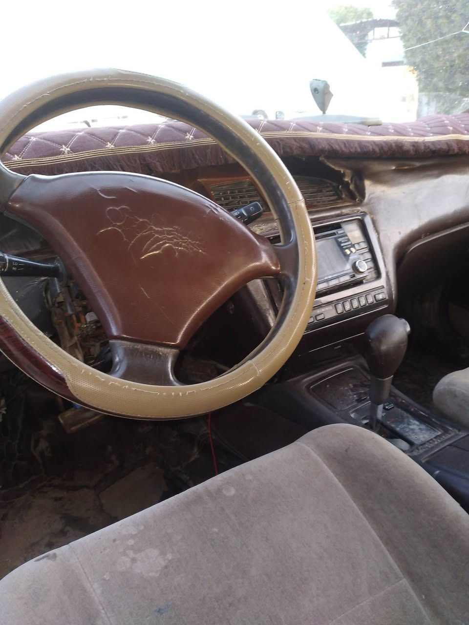 سيارة  بطه موديل ٩٢ لون ابيض صدفي ابيع كوم حديد بيها سنويه مفقوده بيها خبار رقم ذي قار حرف (أ) بيها رقم شاصي مطابق ويه لبليته
لمكان ميسان السنويه مفقودة  السعر ٢٥ وبيها مجال. كوم حديد بدون راعي 

الاستفسار الاتصال ***********
