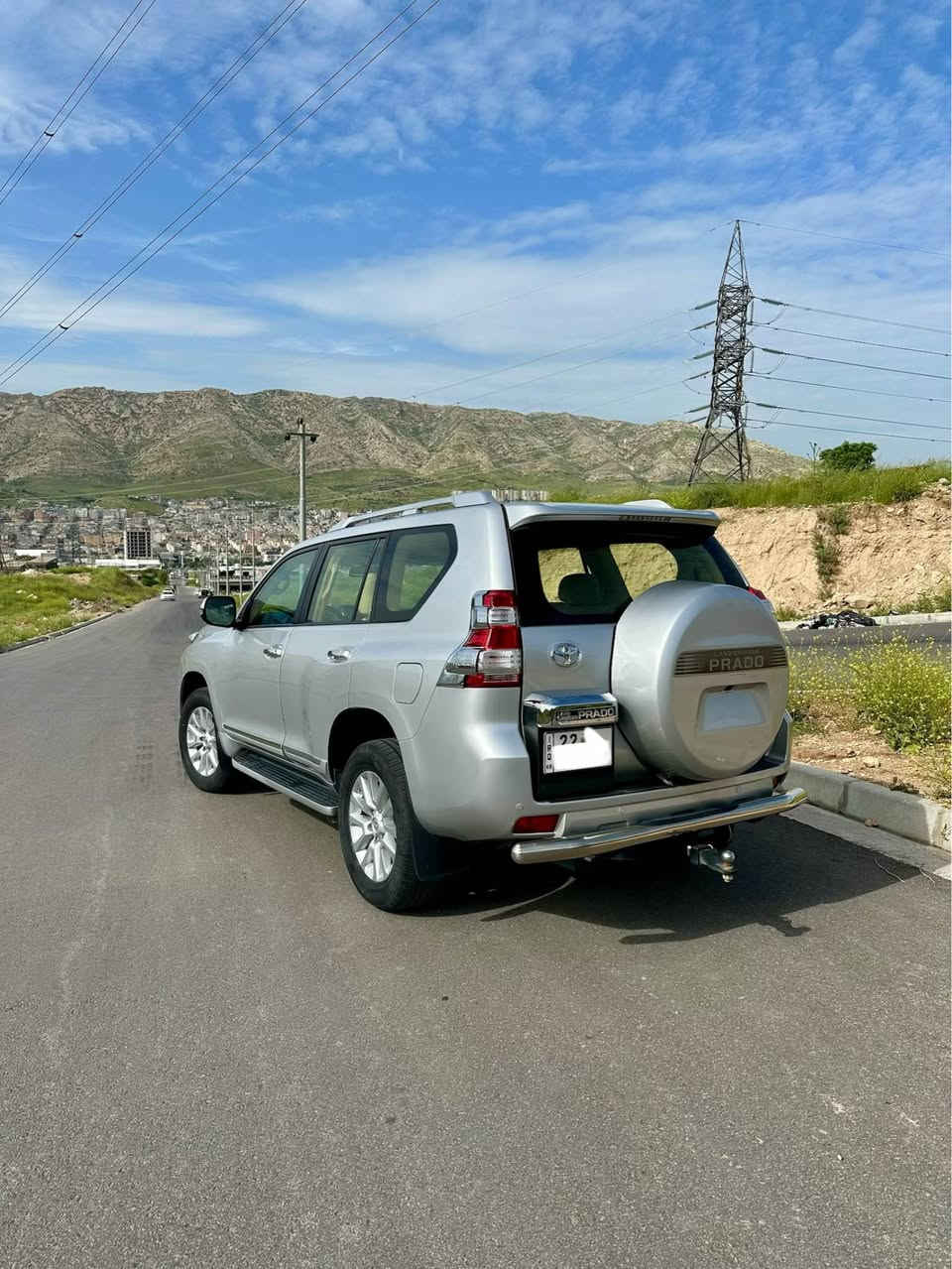 Toyota prado vx.r 2017 للبيع
محرك السيارة 6 سلندر 
السيارة وارد خليجي بدون دعم و صبغ حتى الدعاميات بدون صبغ 
ماشية 88 الف كيلومتر
السيارة تجي فول مواصفات vx.r
السعر 348$ ومجال
مكان السيارة دهوك
0750 443 8002 دهوك, العراق
