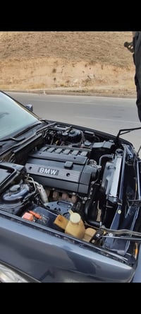 BMW موديل 1990 كير عادي سياره جديده بمعنى الكلمه غرفه مخمل اوف وايت كت...