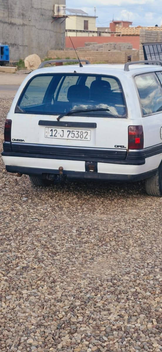 السلام عليكم 
اوبل اوميگا استيشن موديل، 1992 حجم 20
رقم نينوى دولي سنوية لغاية 2031 شرط التحويل 
السيارة وضع شركة ماتصرف عليها دينار 
جاهزة گير ومحرك طخم تايرات وحدادية كلهم جدد وبشرط وبدون خياس 
داخلها جداً نظيف مابيها نواقص 
السعر 28$ وبيها مجال بسيط 
للاستفسار ***********
