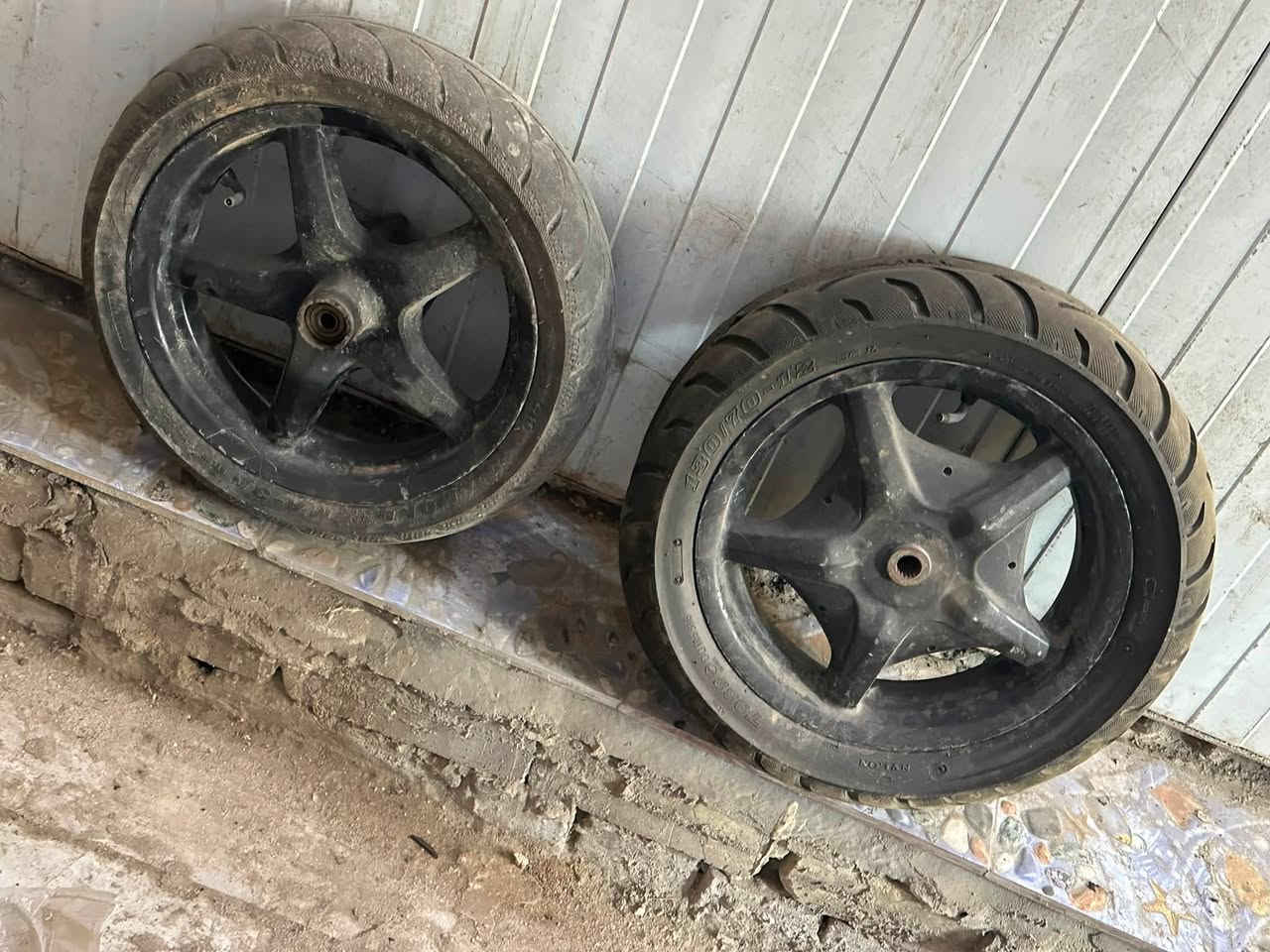 غراض مال سكنس 120وياهن كابريتر اربع براغي الي يعجبه شي يتواصل وياي ***********
