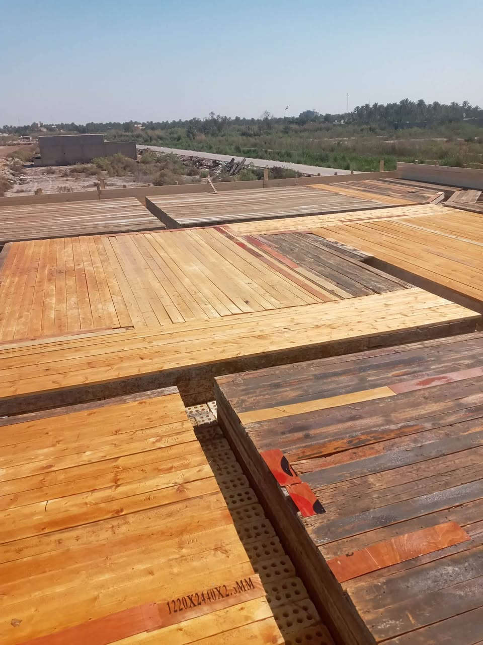 السلام عليكم شغل نظيف درجه اولى خشب نظيف ناخذ حديد ونجاره وناخذ كرسته وعملء موقعنا كربلاء بنايات بيوت رباطات  استفسار على الرقم بي واتساب. ***********كربلاء
