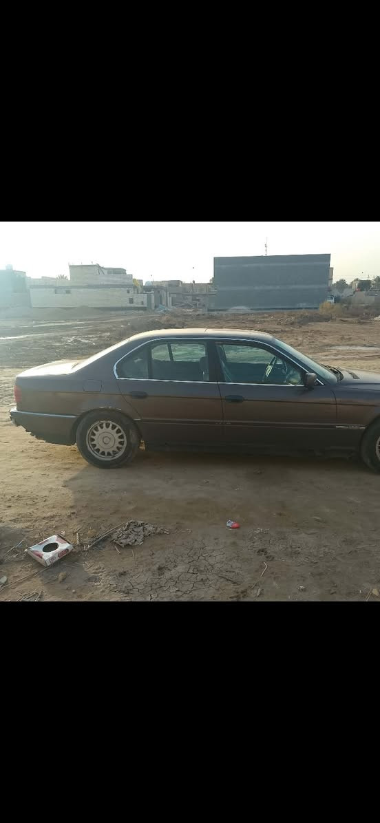 سعره ٣٥ وبيه مجال
بي ام خفاش ٩٧ محوره  vvt رقم بغداد  مكان السياره كربلاء طويريج 
***********
***********
