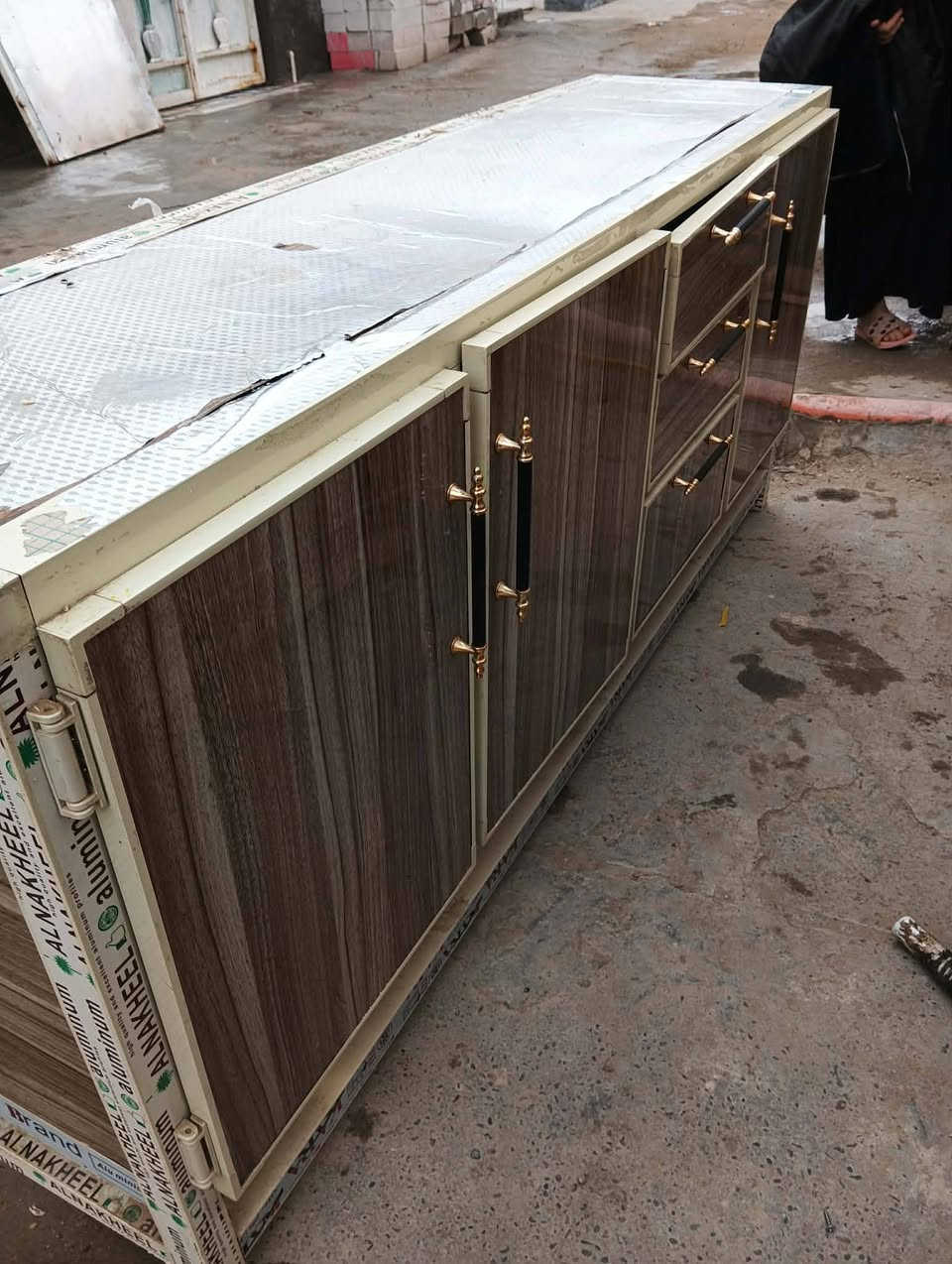 كاونتر تركي نظيف 3. قطع سنك مرمر سعره 175 بيه مجال بسيط الشراي يتصل *********** مكانه حله الاسكان شارع المسبح الاسباني
