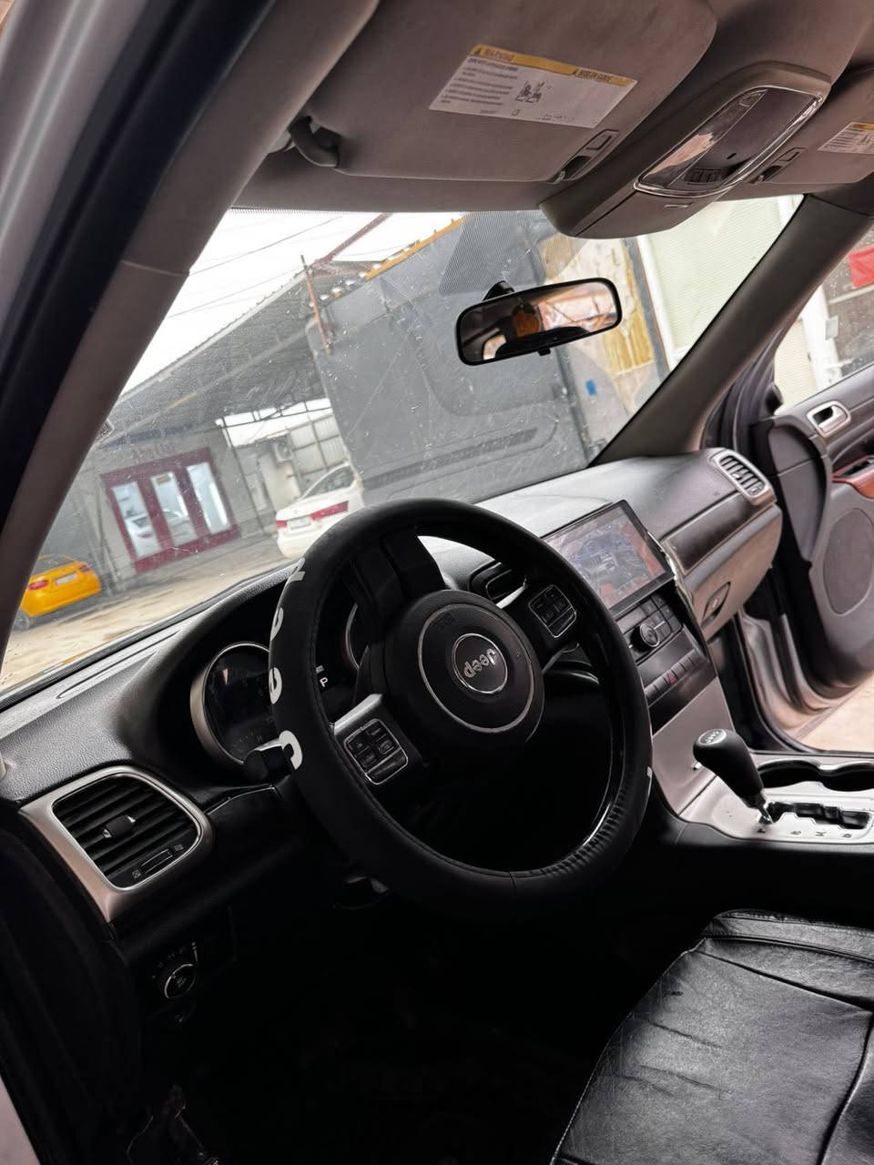 جيب لاريدو 2011 رقم بغداد  باسمي وارد امريكي ضرر بنيد او باب السايق صبغ فقط سياره مكينه او كير صدر تبريد كهربائات كلها مكفوله سياره كامله مابيها اي نقص مكاني بعقوبه ***********
