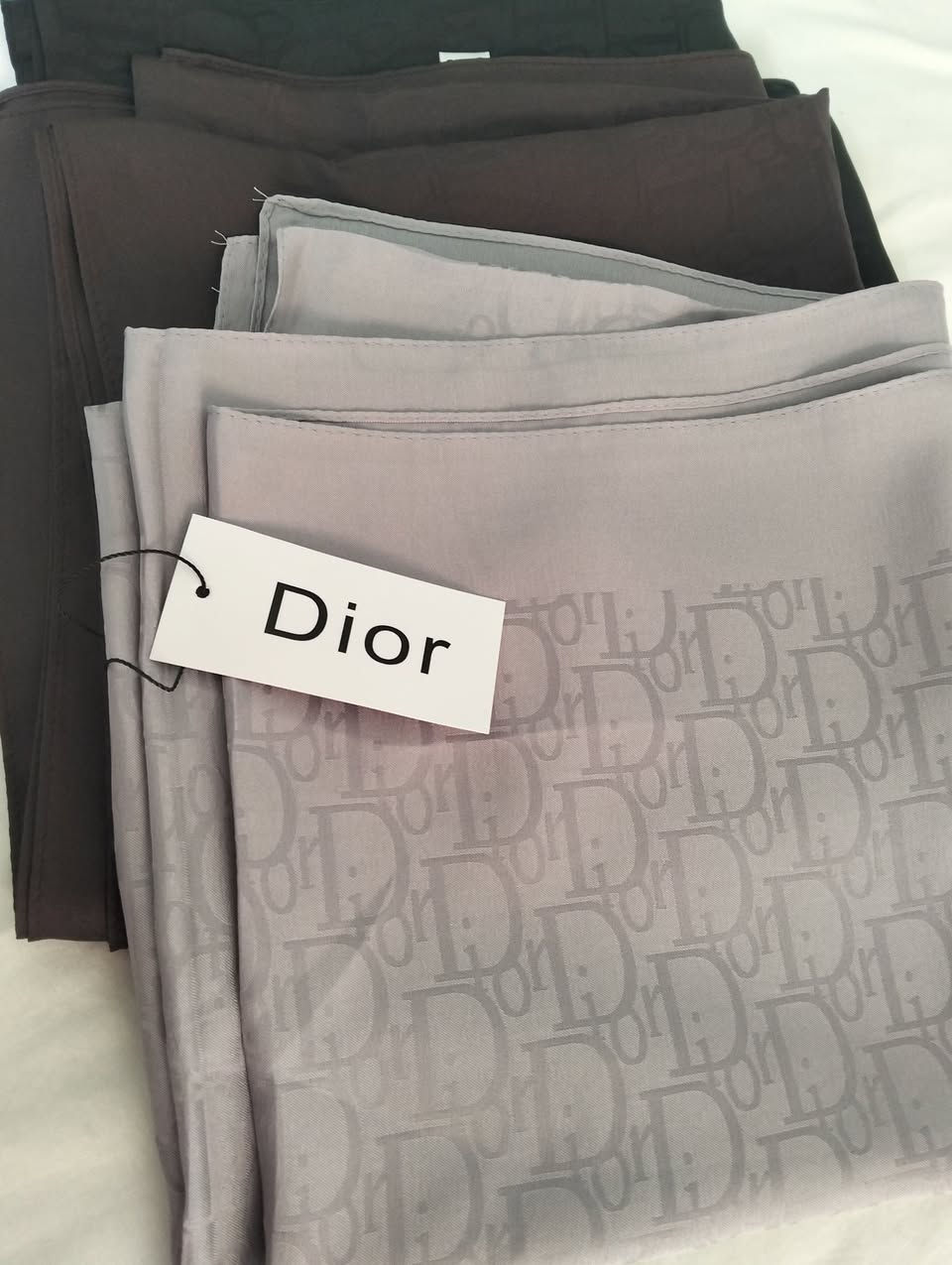 ربطه ماركه ديور 🔥🔥🔥 
قياس 100 سم متوفره جميع الالوان


**إذا كنت صاحب هذا الإعلان وتريد حذفه لأي سبب، رجاءا أرسل رسالة إلى الدعم الفني**