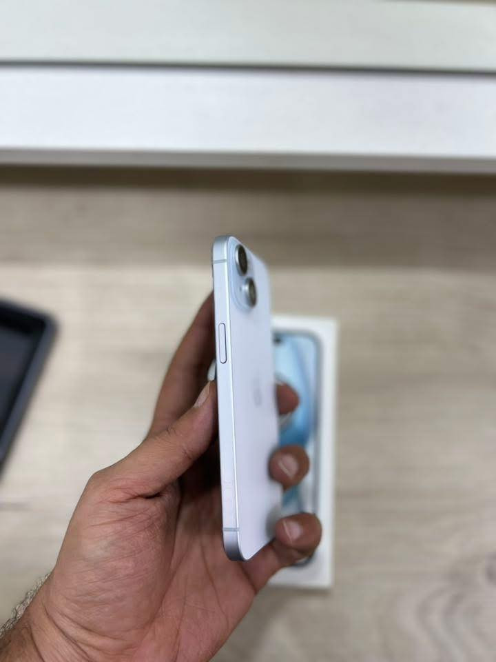 ايفون 15 عادي بطارية ٨٩ جهاز مال جنيان نضيف كلش وجديد مامفتوح ولا مبدل بي شي تفحص وين مايعجبك السعر 600 
واتساب ***********
