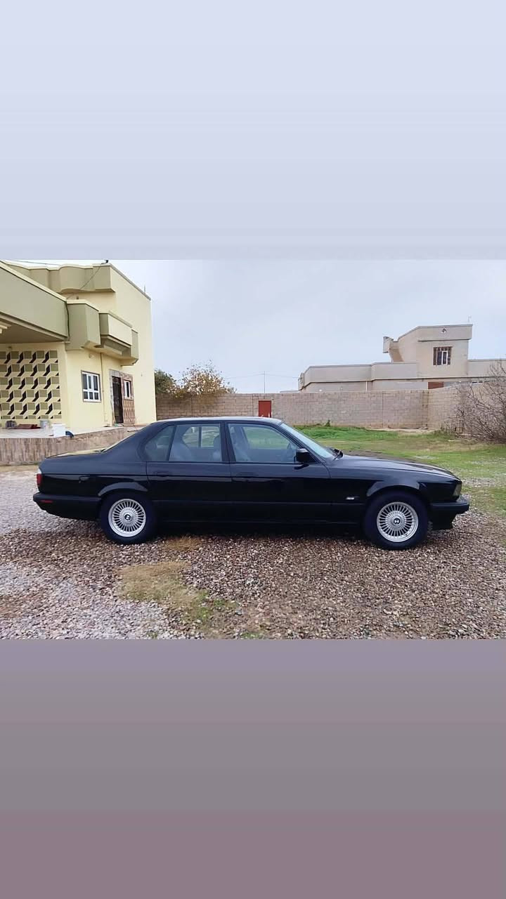ملاحظه مقدمه 40 ورقه  والباقي بالشهر أيضا مراوس يرهم  
بي ام رقم نينوى الماني للون اسود حجم 730 -8-V- اصلي مكينه بليته شاصيى كله اصلي موديل 93 وارد امريكي دبل شخاطه 
السياره فول 1-1 صبغ عام جماليه شرط التحول سنويه نهاية عام 29 السياره بجم عريض اصلي لمتدد

التفاصيل 
الصبغ فقط- 13-  ورقه 
كير شرط ومكينه شرط 
فتحه كهرب 
دبل ارباك 
دبل جكمجه
جام اربعه كهرب 
صاج ملكي 
غرفه جديد 
قفل مركزي عن بعد 
برده خلفيه كهرب 
اربع كاميرات ثلاثية الأبعاد 
مري كهرب 
تبريد تدفئة شغال 
ويل شعاع مع سبير 
تخم تاير جديد 
كهربائيات كله شغال 
منظومه بريك جديد 
منظومه لايت زينول كله جديد 
مسطره مع نزول جديد 
ارفلو جديد كصه
راديتر مع حاضن  مع بنكه وكلج كله جديد 
دايو فروم جديد مع تخم بلكات تخم جديد 
صدر امامي خلفي مع دبل قواعد دبل كله جديد 
مكان السياره ناحيه القياره قريه الجدعه 
رقم الهاتف 
اسيا ***********
كورك ***********
