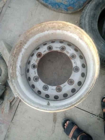 السلام عليكم ويل حرفش بنز واحد ويلين حرفش دسك الزغير مو الجبير وزوج وياله مال راس للبيع مكاني بصره رقم الهاتف (***********) سيد علي
