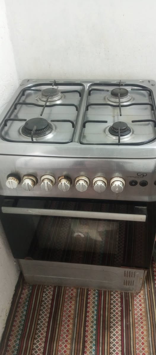 طباخ نضيفه شغاله على فحص سعر 75 وبيها مجال *********** تواصل وات ساب
