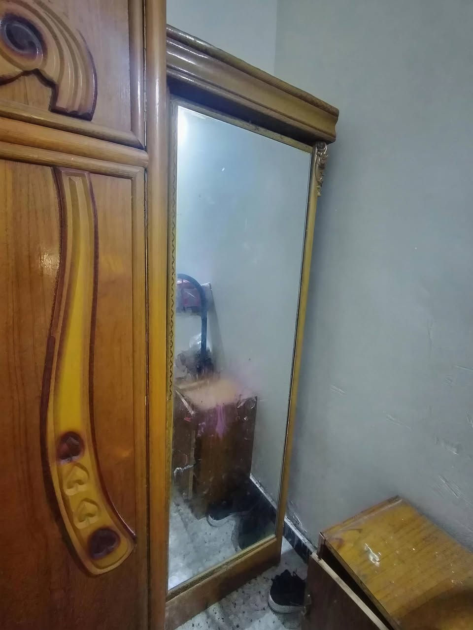 ٣ قطع بدون جربايه ٢٢٥ الف بغداد نهايه حي أور مثل ماواضح بصوره  الكنتور مابي اي اضرار الزاويه كذالك بس الميز يراد تصليج بسيط


**إذا كنت صاحب هذا الإعلان وتريد حذفه لأي سبب، رجاءا أرسل رسالة إلى الدعم الفني**