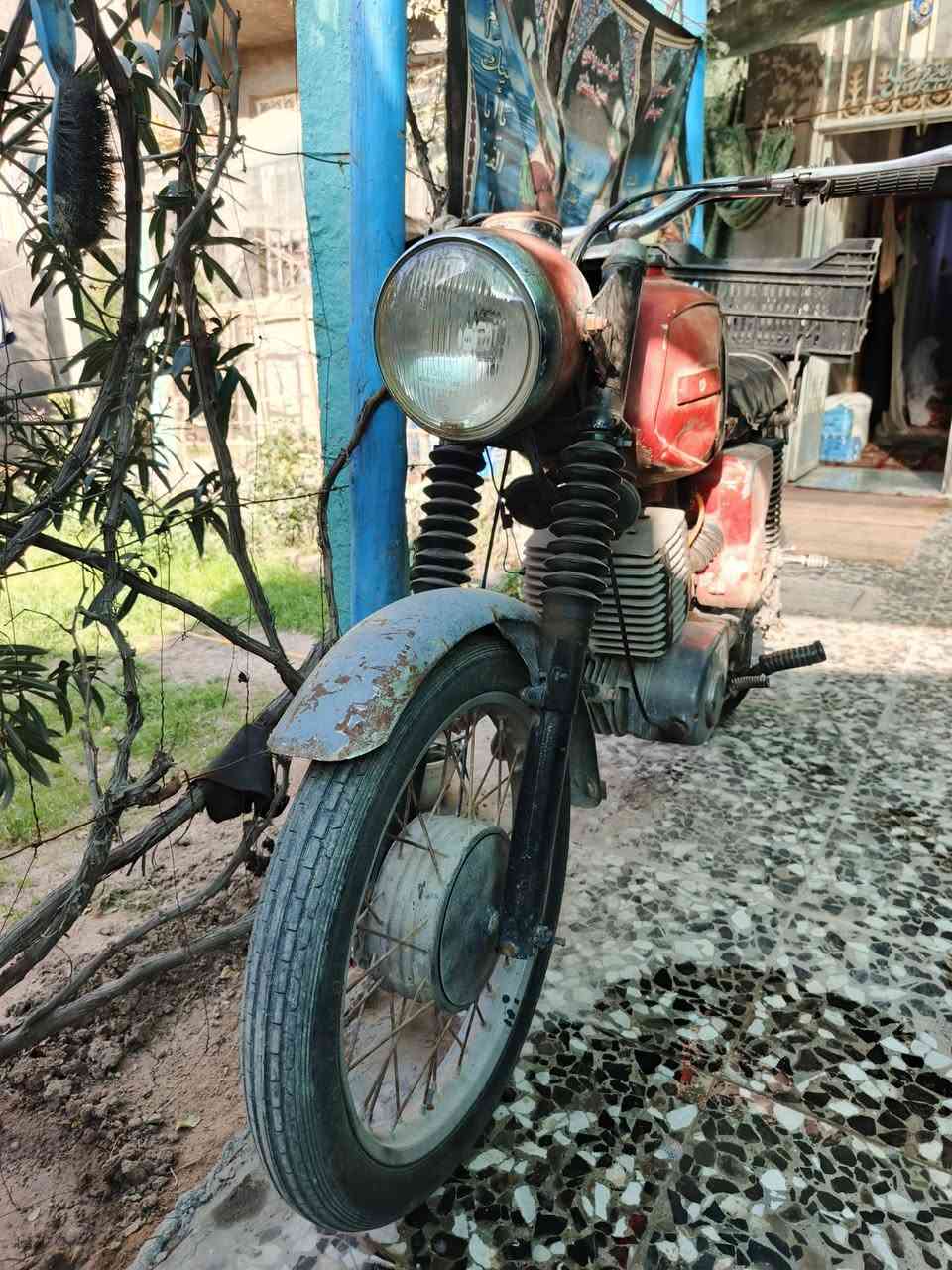 السلام عليكم دراجه أم زد بدون أرقام للبيع موديل 81 شغاله محرك جديد تايرات جدد كهربائية شغاله السعر 500 وبيهه مجال مكاني الحله ***********
