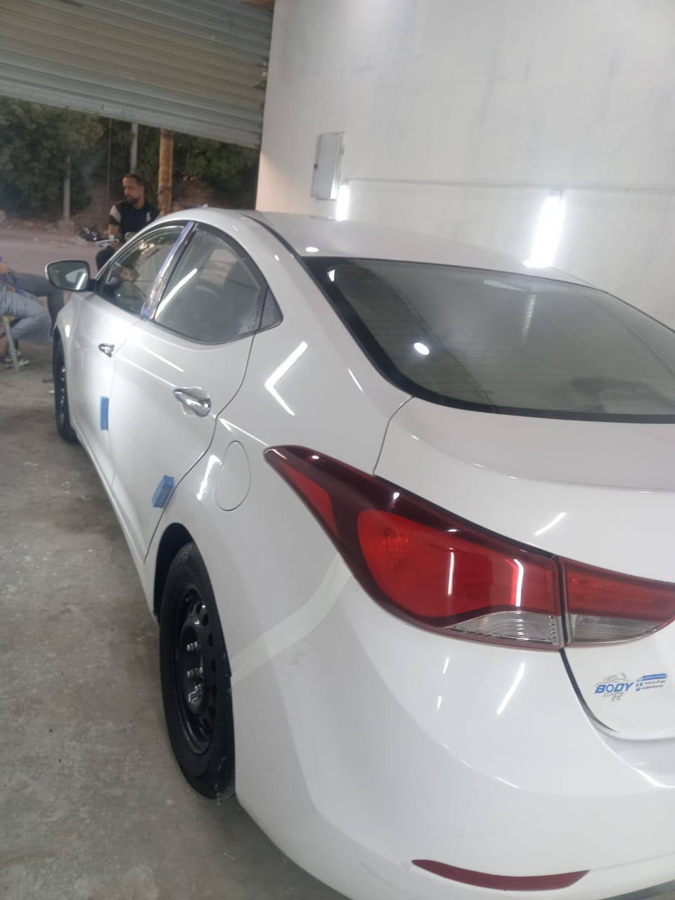 بسم الله الرحمن الرحيم
السلام عليكم 
سيارة النترا مديل 2014 خليجي  محرك 1600 دوش  موصفات 
فتحتين تبريد 
تحكم شتيرن 
شاشة و كامرة دوارة
اي بي اس
تخم تاير و يل كب جديد
حدادية جديدة
منظومة بانزين كاملة جديده 
منظومة تبريد جديده مبدل فابرتيه وراديتر 
منظومة تبريد محرك كاملة و جديده 
ال سيارة اي نقص ما بيها 
السيارة بيها تبديل قبق صندوك فقط 
و بارد بالجاملغ الامامي 
و بيها صبغ اثر تشليع  السيارة شلع صبغها 
و صبغتها  6 قطع صبغ 
السعر. 101 و بيها مجال بسيط 
الشراي يجي و بيه خير و يدلل 
مكاني البصره القبلة 
رقم 
*********** الصويرة, واسط
