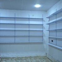 رف حديد • ٨ متر ونص • خمس خانات