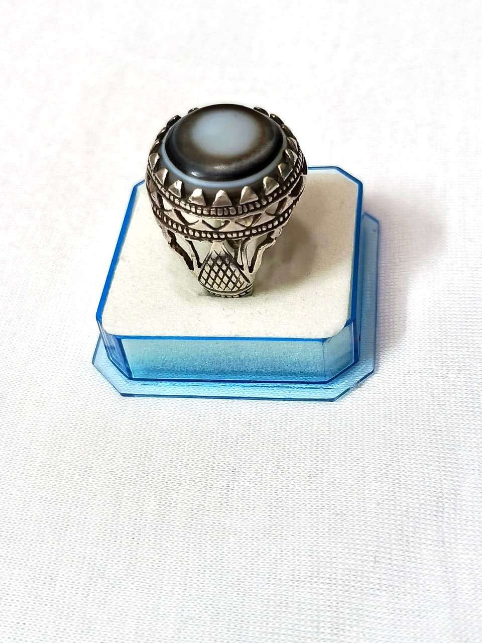 خاتم جزع اليماني  طبيعي قديم فضه 925 القياس 22
السعر55الف 
توصيل جميع المحافظات 5الف
*********** بغداد, العراق
