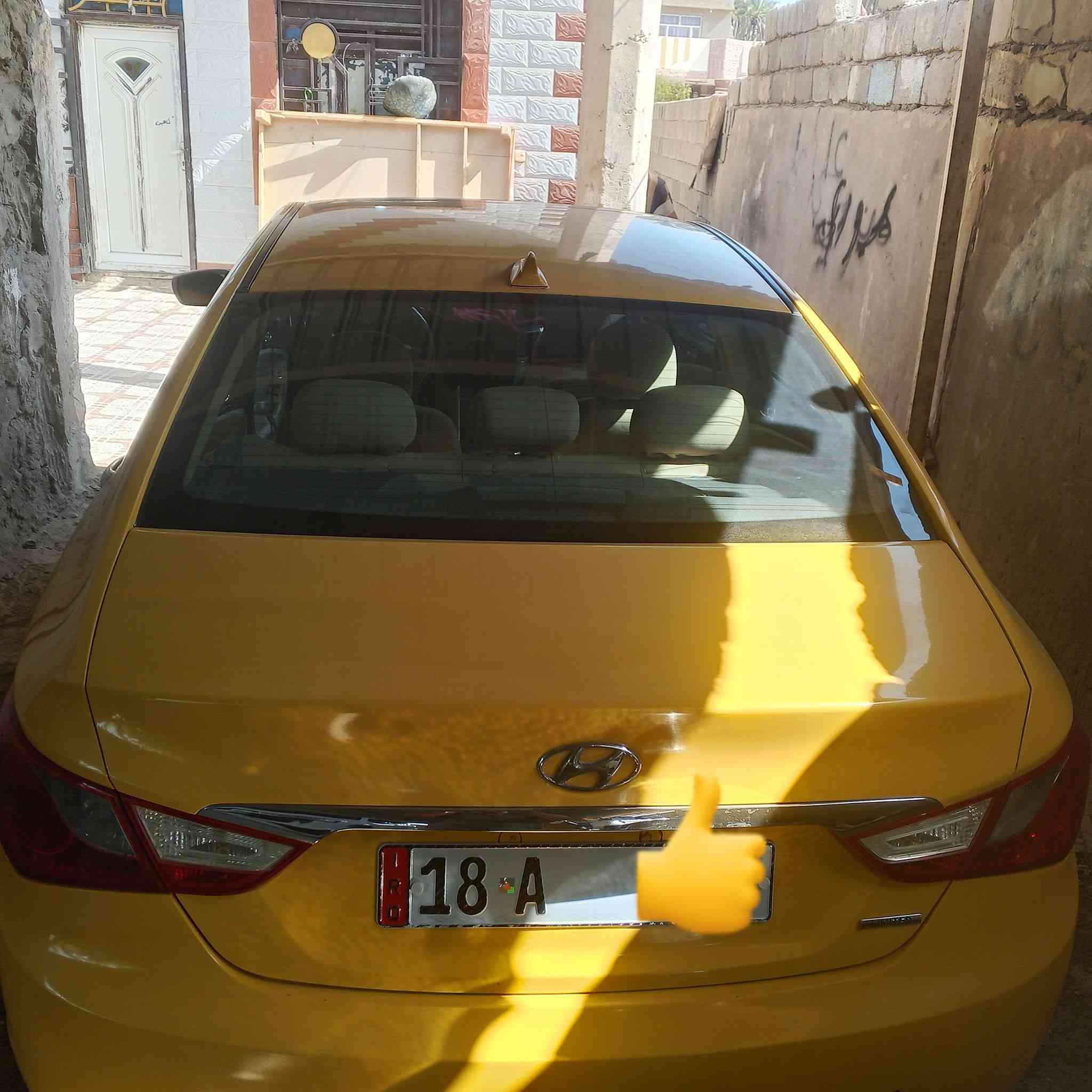 السلام عليكم لبيع فقط سياره موديل 2011 سياره امريكيه فول واحد على واحد فتحه وبصمه وشاشه متحكم السترن.  جهتين ضررها باب السائق بامريكا مكينه 2400 مكفوله  حديديه مكفوله سياره رقم بابل مكفوله كفاله ما عدا باب السائق فقط مكان السياره كربلاء الابراهيميه والسعر  رقم الهاتف ***********
