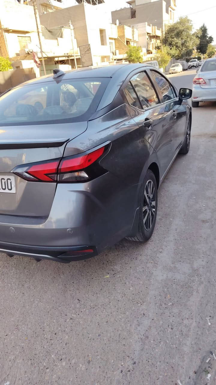 السلام عليكم نيسان فيرسا موديل2024 السياره دخول جديد السياره فول من عده الفتحه السياره جديده ماشيا 35 الحادث قبق جنطه وربع الجاملج الخلفي  بدون دواخل ويرباك ا السياره بسم شركه المكان السيديه السعر 130 وبيه مجال رقم ***********
