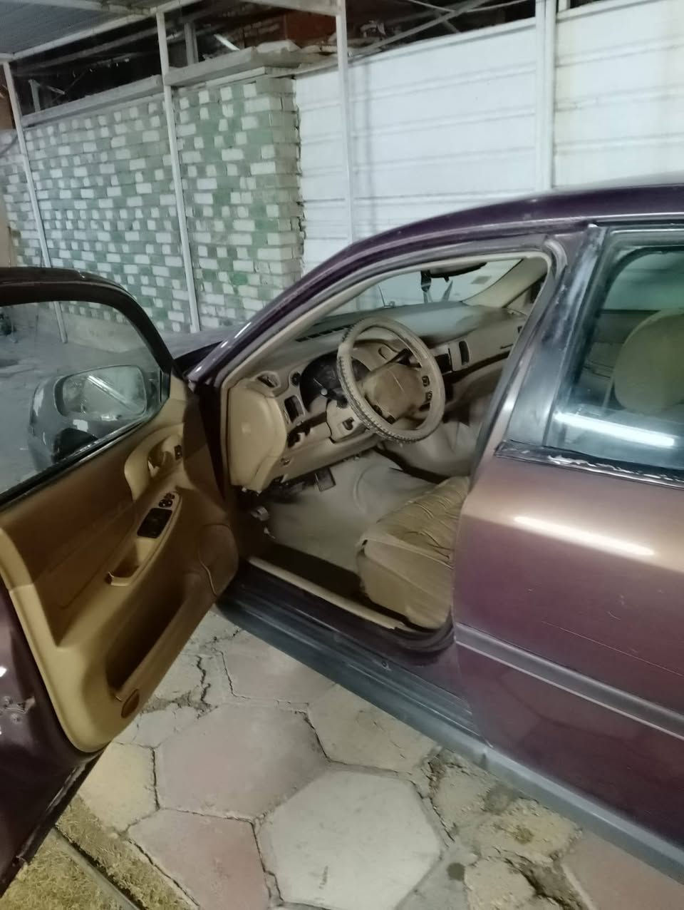 امبالا للبيع ، موديل 2000 نقصها ظفيرة فقط
السعر مناسب جداً ،،، الشراي يتصل او يتواصل واتساب ويدلل 
ه‍ ***********
