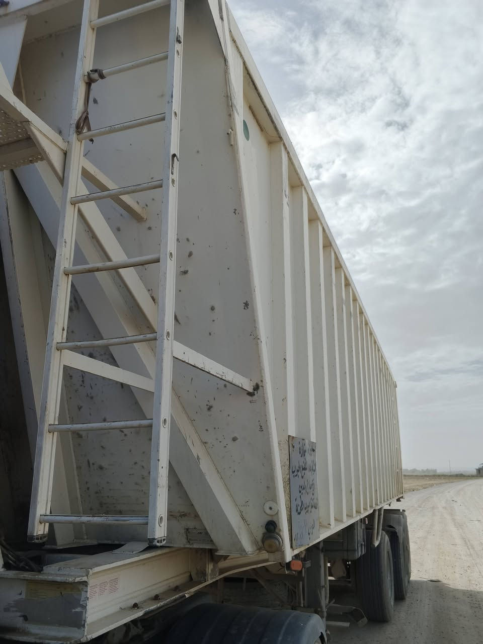 حاويه شاصي فافون منفيس كاتي مامربوط نظيف حموله ٤٠طن چادر كبس سعر ١٢٥وبي مجال مكاني كركوك الشراي يتصل ***********
