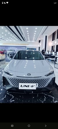 شانجان UNI-V • فاستباك • سقف بانورامي