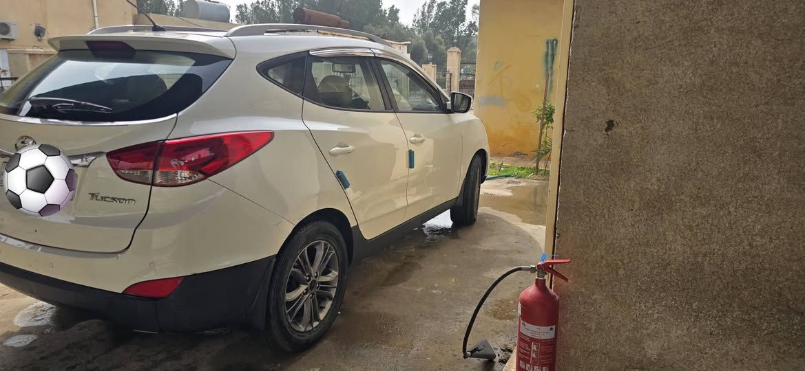 توكسان2011 فول مواصفات بنورامة عدى البصمة محدثة 2015
رقم بغداد باسمي السيارة جاهزة ما ناقصها اي شي السعر 142. مكان السيارة ديالى ***********
