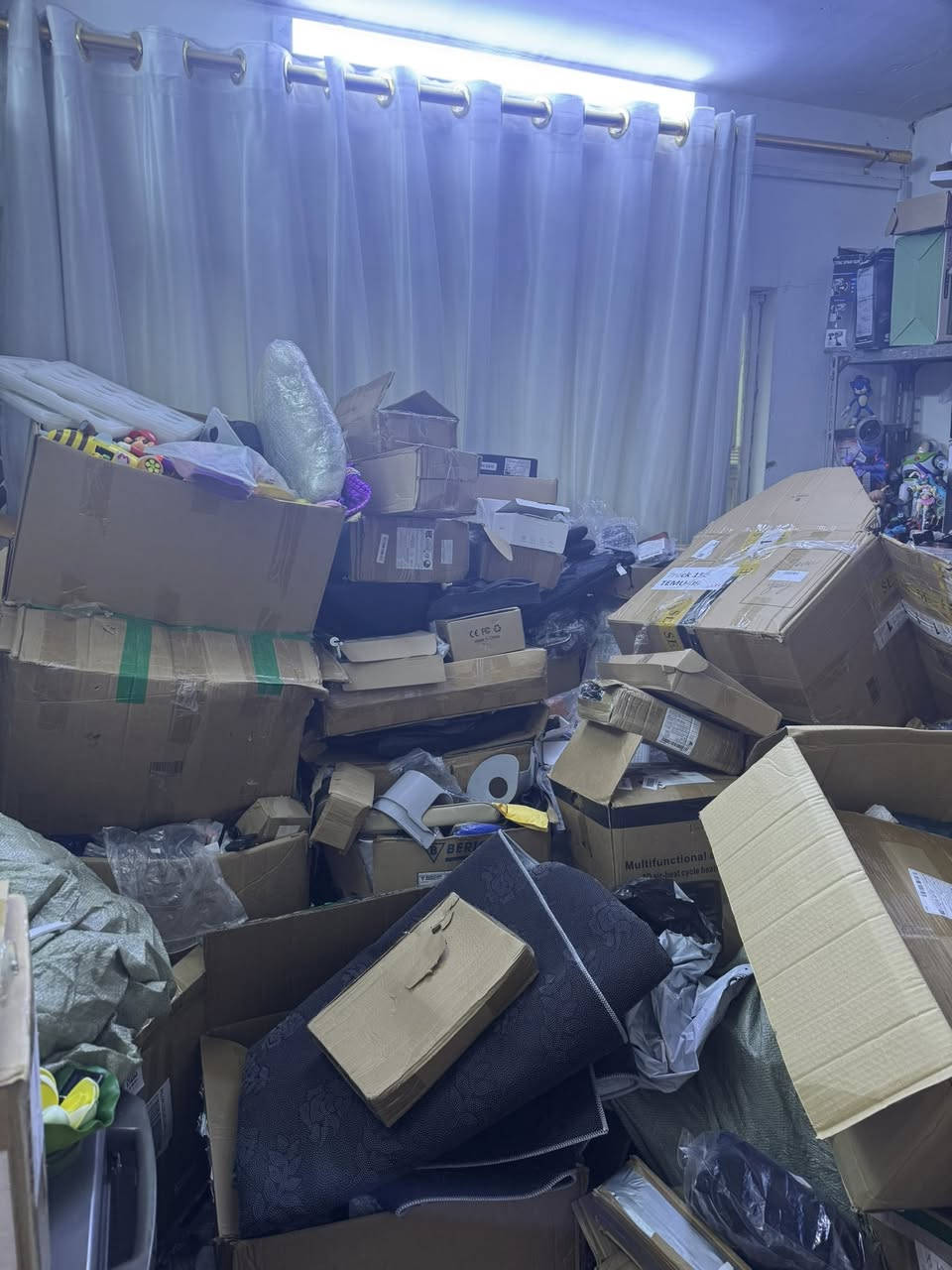 مرحبا اغراض تنباع كلهه شلع تنشال
وبعد اكو 6كراتين
وغراض خشن هم ممصورتهه
بالنسبه للغراض مكس 
كلشي بيهه الكتروني منزلي العاب ملابس احذيه
اغراض سيارات مكان بغداد


**إذا كنت صاحب هذا الإعلان وتريد حذفه لأي سبب، رجاءا أرسل رسالة إلى الدعم الفني**