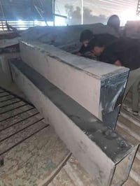 عندي اغراض مطعم ودكتات وكاشير وهواي شغلات  للي يحتاجهن يراسل واساب وبد...