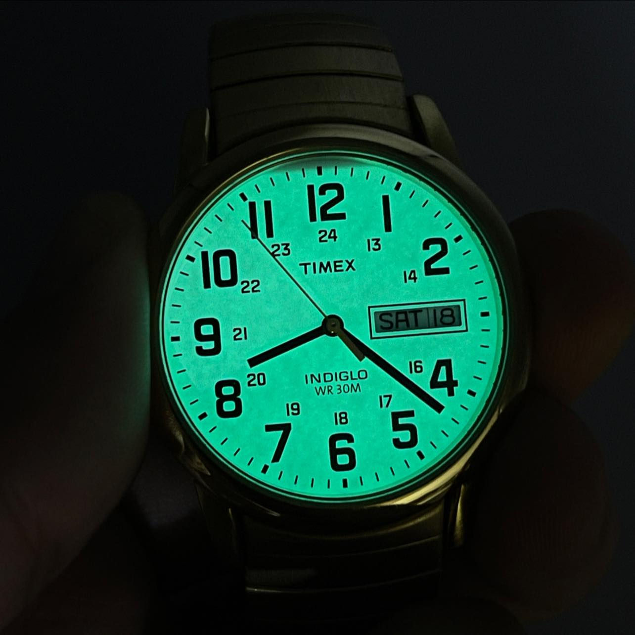 ساعه Timex EasyReader باله اورجينال نضافة 100‎%‎

قطر الهيكل 35 ملم

سُمك الهيكل 8 ملم

مينا انديجلو المضيء

الوزن 59 غرام

مقاومة للماء حتى عمق 30 مترًا

ساعه كوارتز للرجال من تايمكس مينا باللون الأبيض بنافذة للتاريخ سوار قابل للتوسيع من الستانلس ستيل هيكل بلون ذهبي من زجاج كريستالي 

———————————————-

يوجد توصيل 🚚 ( بغداد - محافظات العراق )

☎️رقم الهاتف : ***********

للحجز - دايركت
