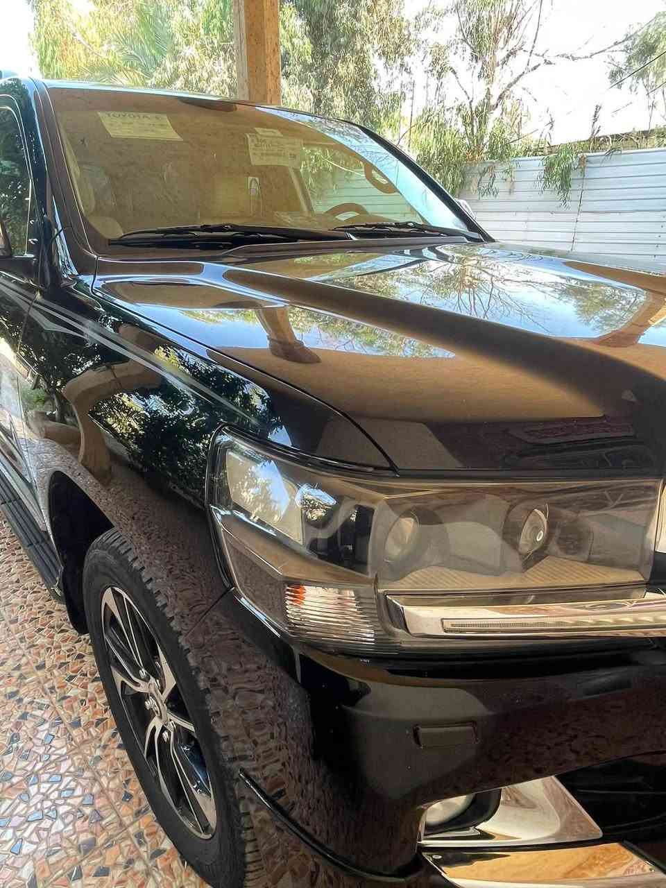 السلام عليكم
لاندكروز للبيع 
٢٠١٧ 
بغداد بسمنه شرط لتحويل سنويه ل٢٠٣١
مواصفات فطيم 
فتحه 
شاشه 
٤ كامرات 
بصمه 
كراسي كهرباء 
دبل ماوس 
٨ ايرباك تحكم استيرن 
ماشيه ١١٠ حقيقي 
حساس خلفي 
السياره ادامه كامله من كلشي 
تخم تاير دسكات 
محرك كير مامفتوح 
السياره جديده وضع الشركه 
مكاني ديالى 
السعر  425 وبيهه مجال حك الجيه 
***********
