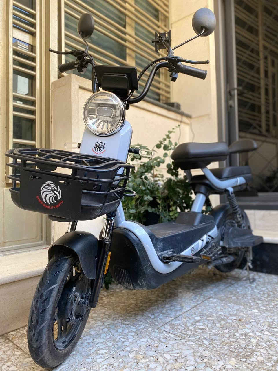 دراجه شحن مستعمل للبيع
سرعه 60
بصمتين سويجين
3سرع
5بطاريات
لايت عالي ناصي
اشاير هورن
نضام حمايه بارك
للتواصل
***********
