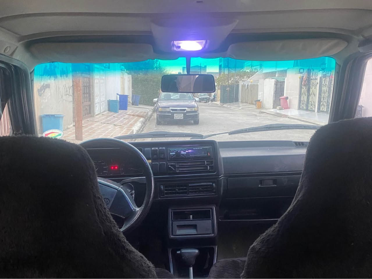 گۆلف ١٩٩٣ سحری ٢٢$ وەرەقە و مەجالەکی کەم سەیارەکە گیر تۆماتیکە و بی کێشیە گیر و مەکینە بەشەرت  بی دوکەڵ و بی بوخارە سەیارەکە زۆر پاکە و ماڵی دۆستە واجیهەی لەگەرە بی کیشیە و سەیارەکە بەناو دەکریت 
گەر موشتەری نی سەرمان بە هەشێنە *********** أربيل, العراق
