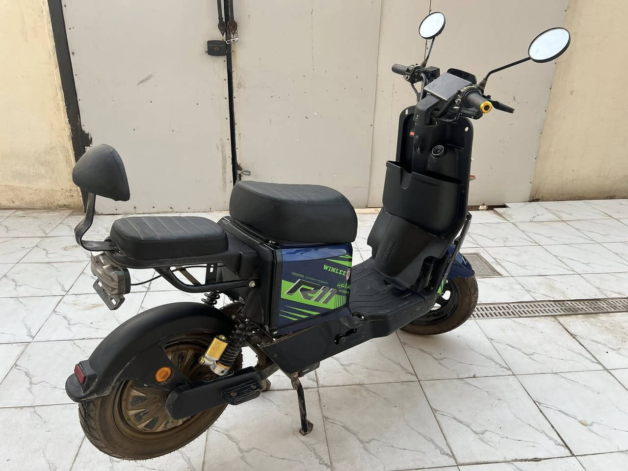 ‏دراجه شحن من شركة ولي ار11 بطاريات خمس بطاريات 32 أمبير من شركة ولي والدراجة شغالة بس يحتاج تبدل ماش و
 كفرات والدرجة كل شيء ما أبيها الدراجة صارلي شهرين من مشتريها بطاريات بحالة جيدة جدا  سعرها 300 الف تواصل على هذا الرقم ***********
