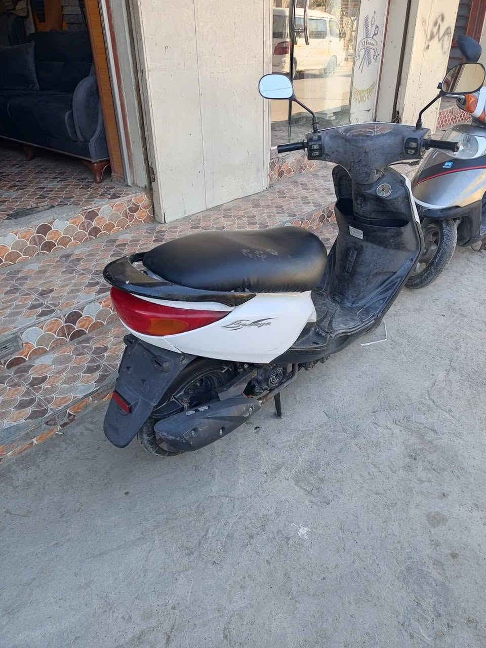 السلام عليكم دراجه بريز للبيع المكان الشعب شارع الصحه سعر 550الف أو بيها مجال للاستفسار الاتصال على الرقم ***********
