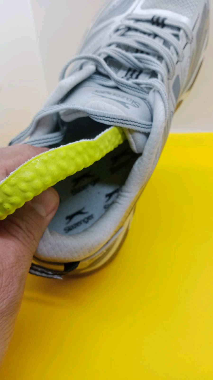 حذاء زالنجر اصلي قطع ومقاسات محدودة تصفية عندي وجاي ابيع بنص السعر
هل الأحذية جديدة وغير مستخدمة؟: 
جديد
ما هو المقاس المتوفر لهذه الأحذية؟: 
40 و41 و42 و44و45
أين موقعك في العراق للتوصيل أو الاستلام؟: 
بغداد الرصافة حي أور
هل يوجد ضمان على الأحذية؟: 
نعم الفحص يم المندوب اذا ما عجبك يرجع وكلشي متدفع
ما هي المادة المصنوعة منها الأحذية؟: 
فيتنامي